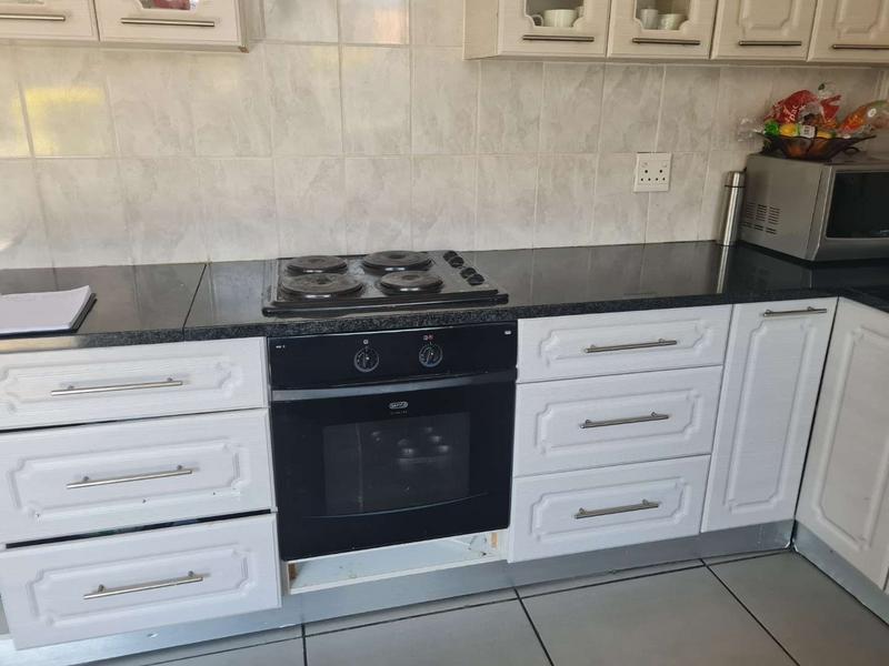 6 Bedroom Property for Sale in Southernwood Eastern Cape